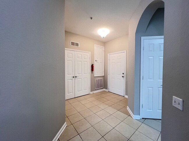 Building Photo - APARTMENT IN THE METROWEST AREA!