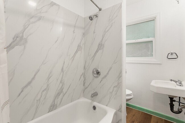 Building Photo - Heart of Sacramento ~~Duplex for RENT!