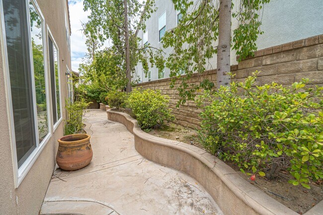Building Photo - 26149 Shadow Rock Ln