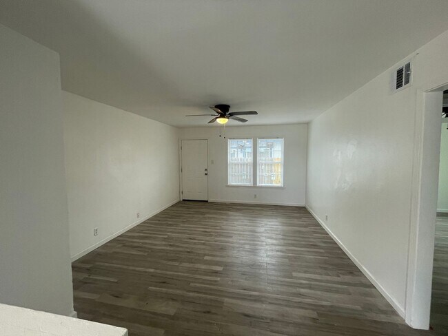 Building Photo - Delightful 2-Bedroom, 1-Bath Duplex for Rent – Updated and Move-In Ready!