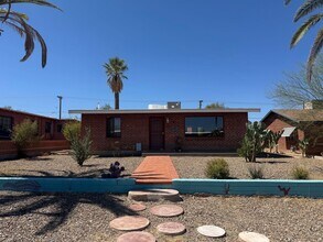Building Photo - ALL UTILITIES INCLUDED Colorful & Eclectic 2 Bed / 1 Bath Home Near U of A