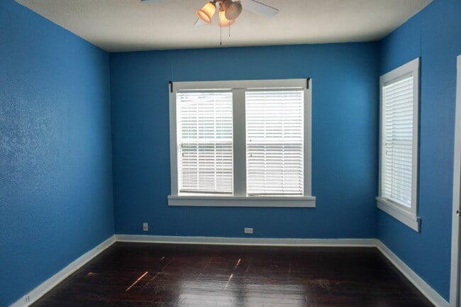 Building Photo - Charming Alta Vista Bungalow with Original...
