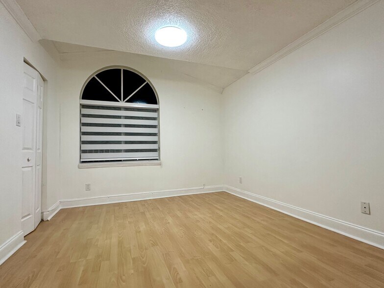 Building Photo - 10521 SW 158th Ct