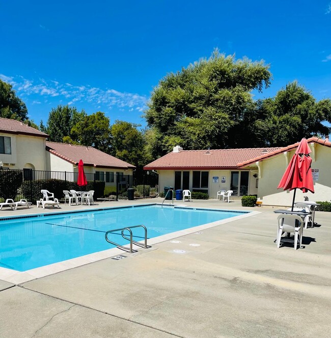 Building Photo - Gorgeous Completely Remodeled Single Story 2bed/2 bath Condo in Davis