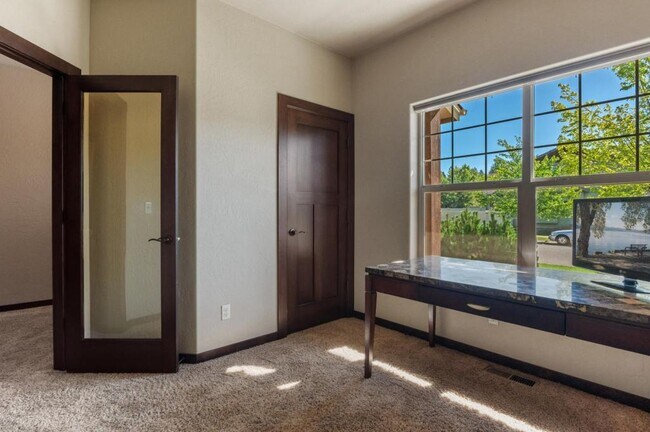 Building Photo - 6683 N Madellaine Dr