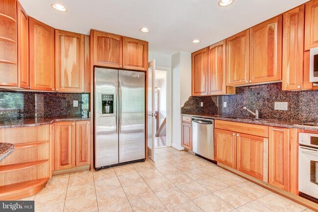 Building Photo - 3809 Great Neck Ct
