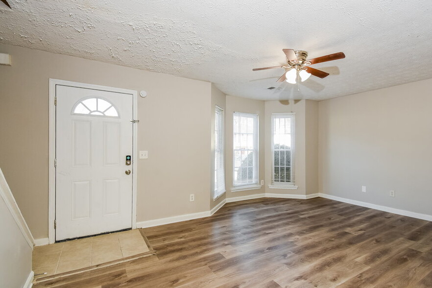 Building Photo - 3571 Hopkins Ct