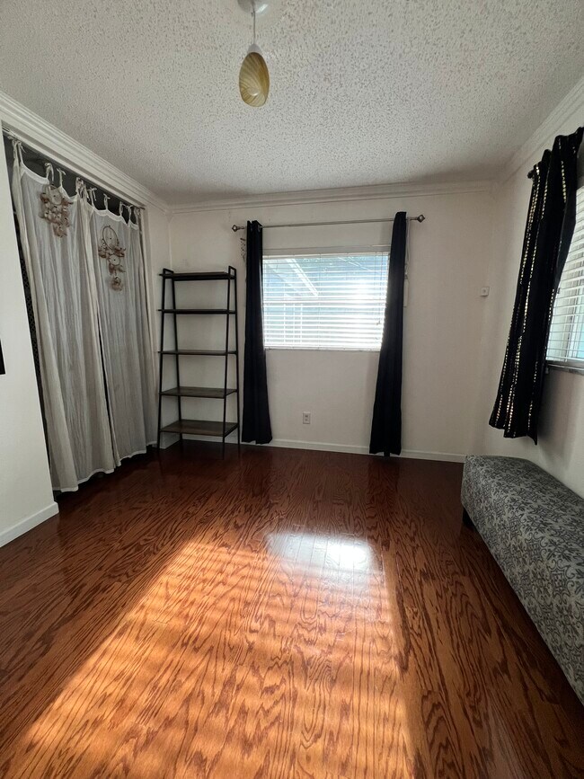 Building Photo - 2039 Pine Ridge Dr