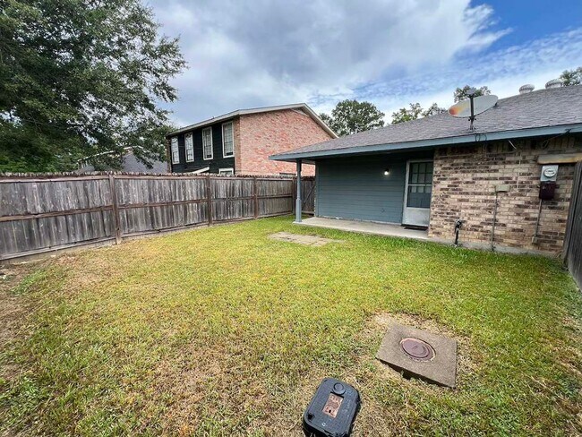 Building Photo - 1114 Willow Creek Dr