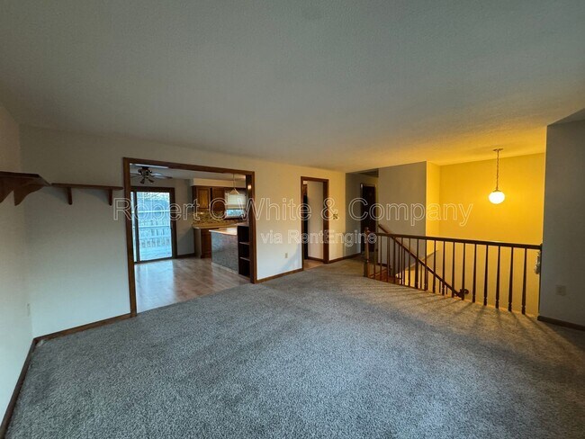 Building Photo - 316 Knob Hill Dr