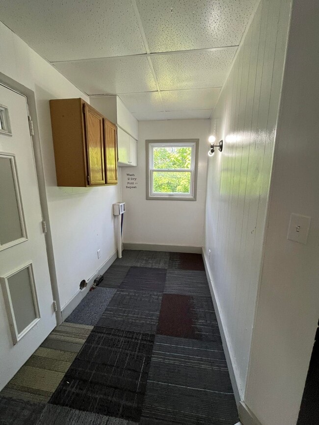Building Photo - 246 E Dewald St