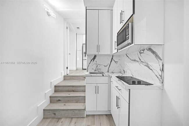 Building Photo - 876 NE 81st St