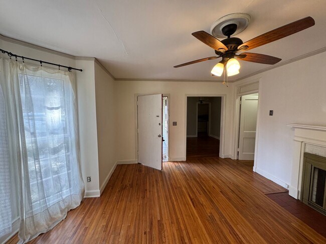 Building Photo - 2530 Girard St