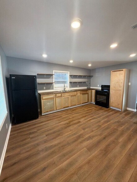 Building Photo - 1702 Bicknell Ave