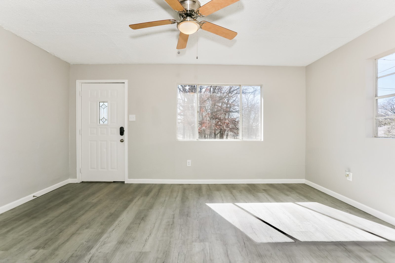 Building Photo - 1001 King St