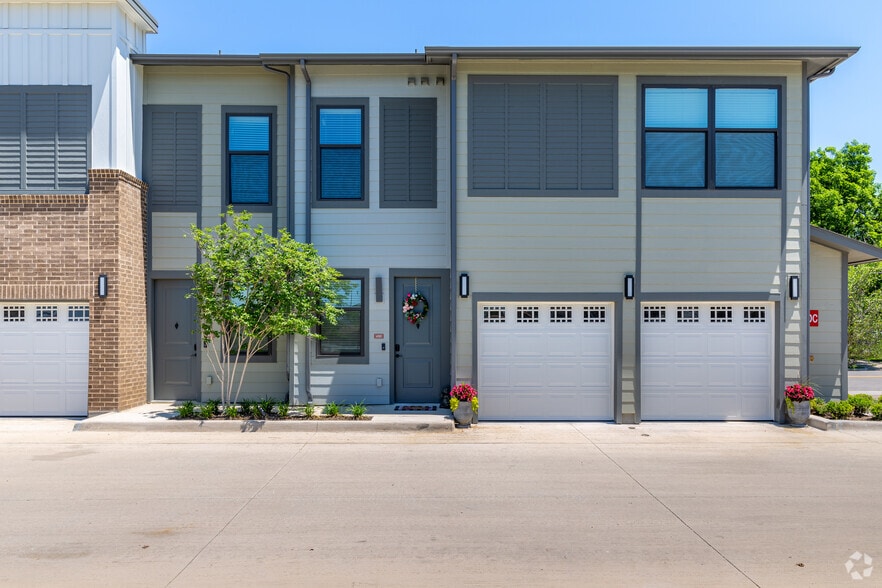 Townhomes - Maple + Denton