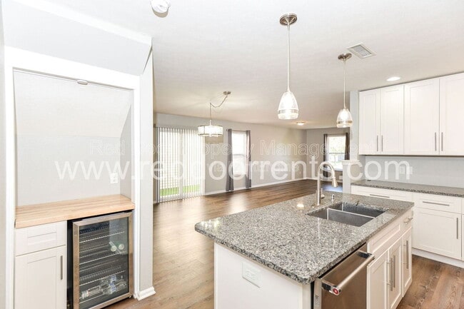 Building Photo - 15445 Border Dr