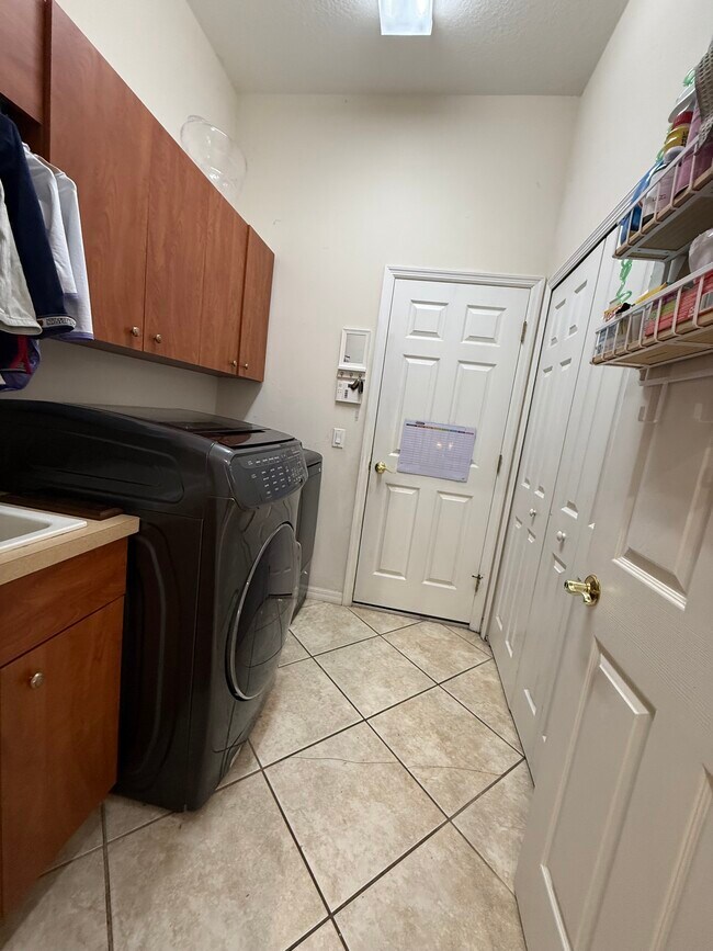 Building Photo - 5522 Eastwind Dr