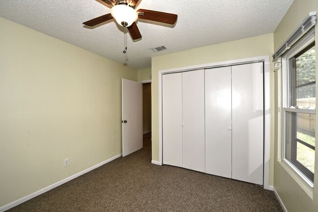 Building Photo - 3410 Ridge Ash