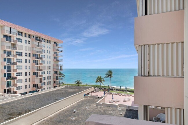 Building Photo - 1147 Hillsboro Mile