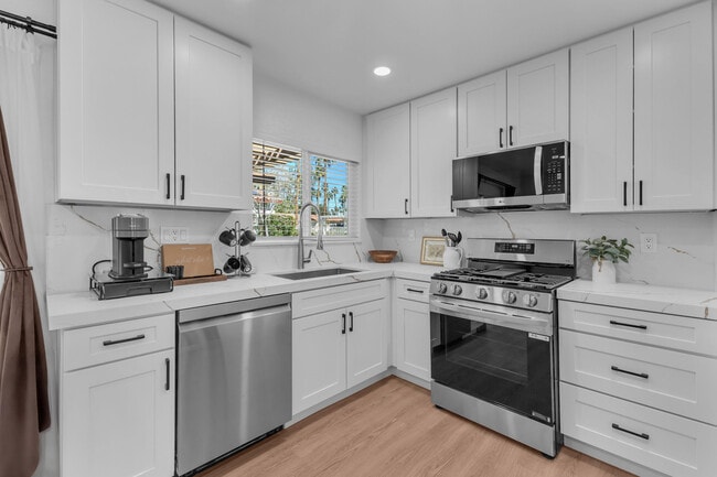 Building Photo - 75250 Vista Huerto