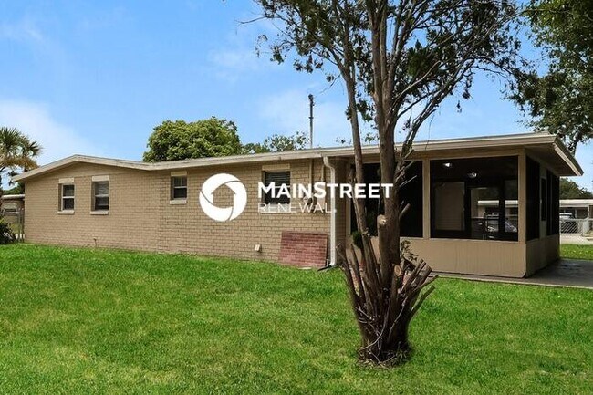 Building Photo - 3 Bedroom Pet-Friendly Home in WINTER HAVEN, FL with Main Street Renewal