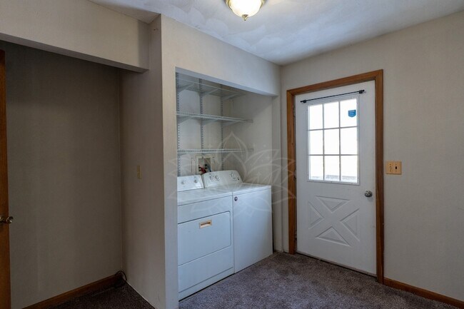 Building Photo - 89 S Washington St