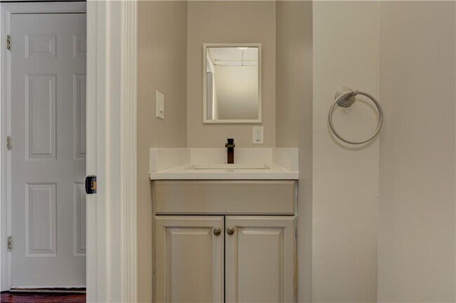 Building Photo - 637 Wedgewood Dr