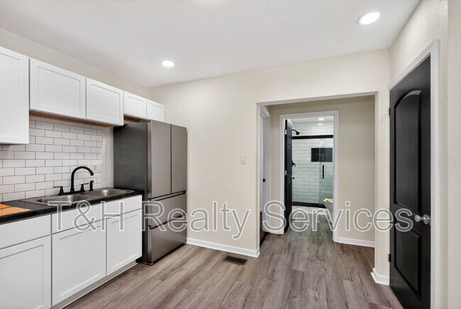 Building Photo - 1831 Olive St