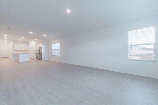 Building Photo - 368 Keefer