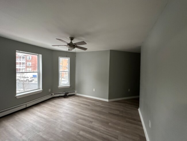 Building Photo - 462 Summit St