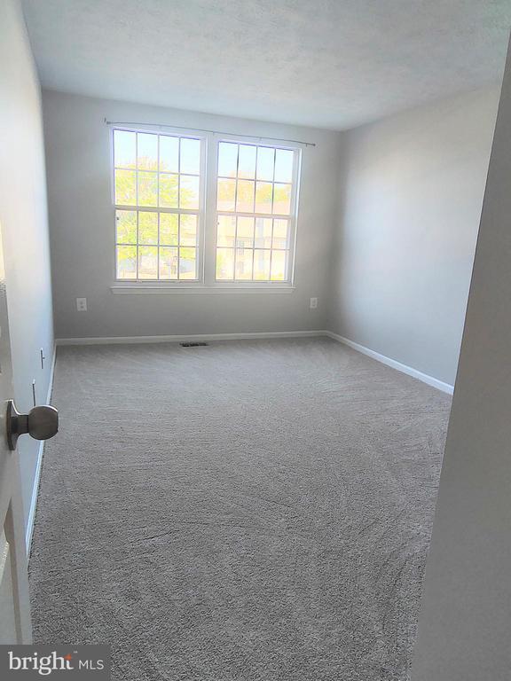 Building Photo - 564 Hollyberry Way