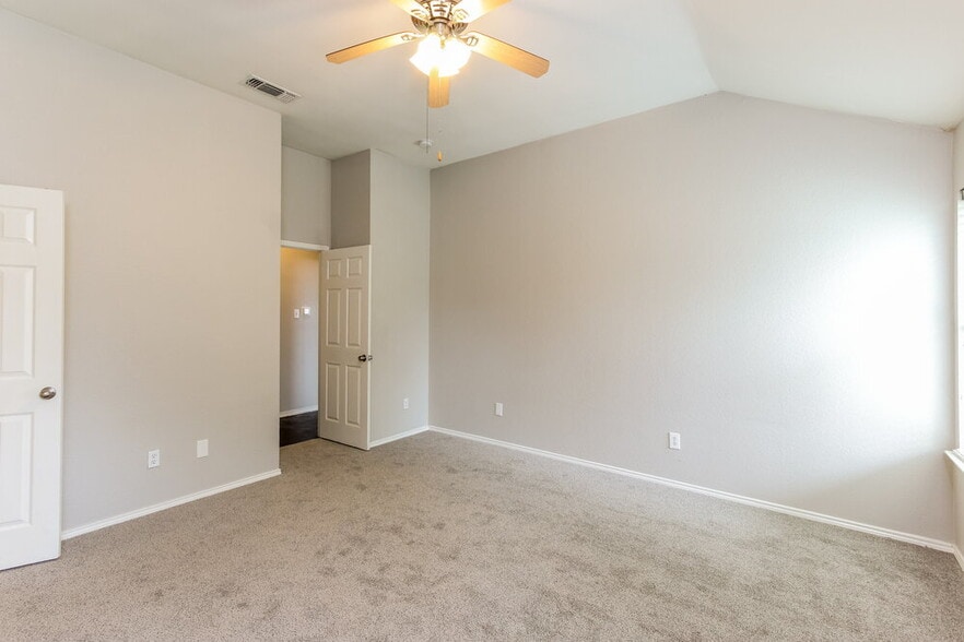 Building Photo - 948 Benjamin Dr