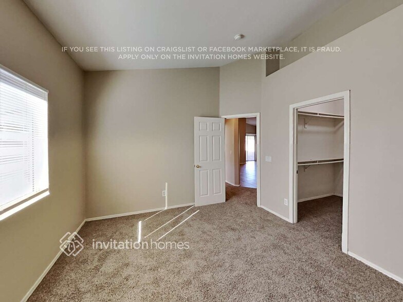 Building Photo - 2218 S 64th Ln