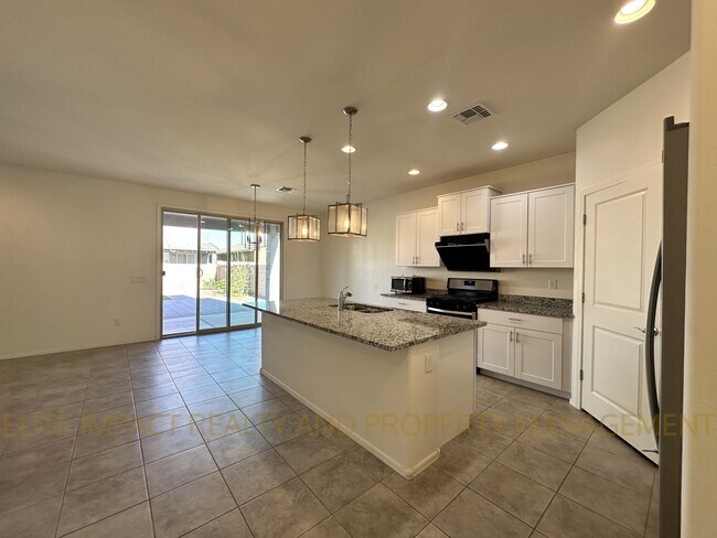 Building Photo - 6373 E Calle del Patagon