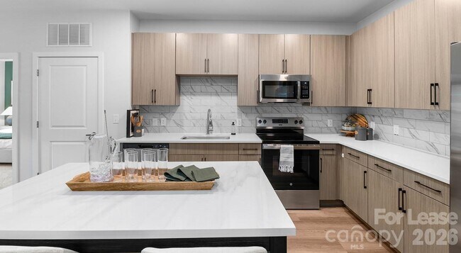 Building Photo - 2546 Perimeter Pointe Pkwy