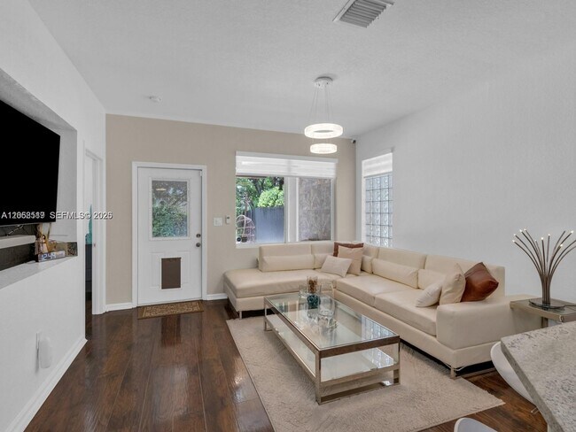 Building Photo - 8956 SW 215th Ln