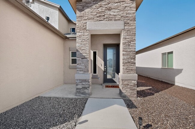 Building Photo - 9930 Isla Pl