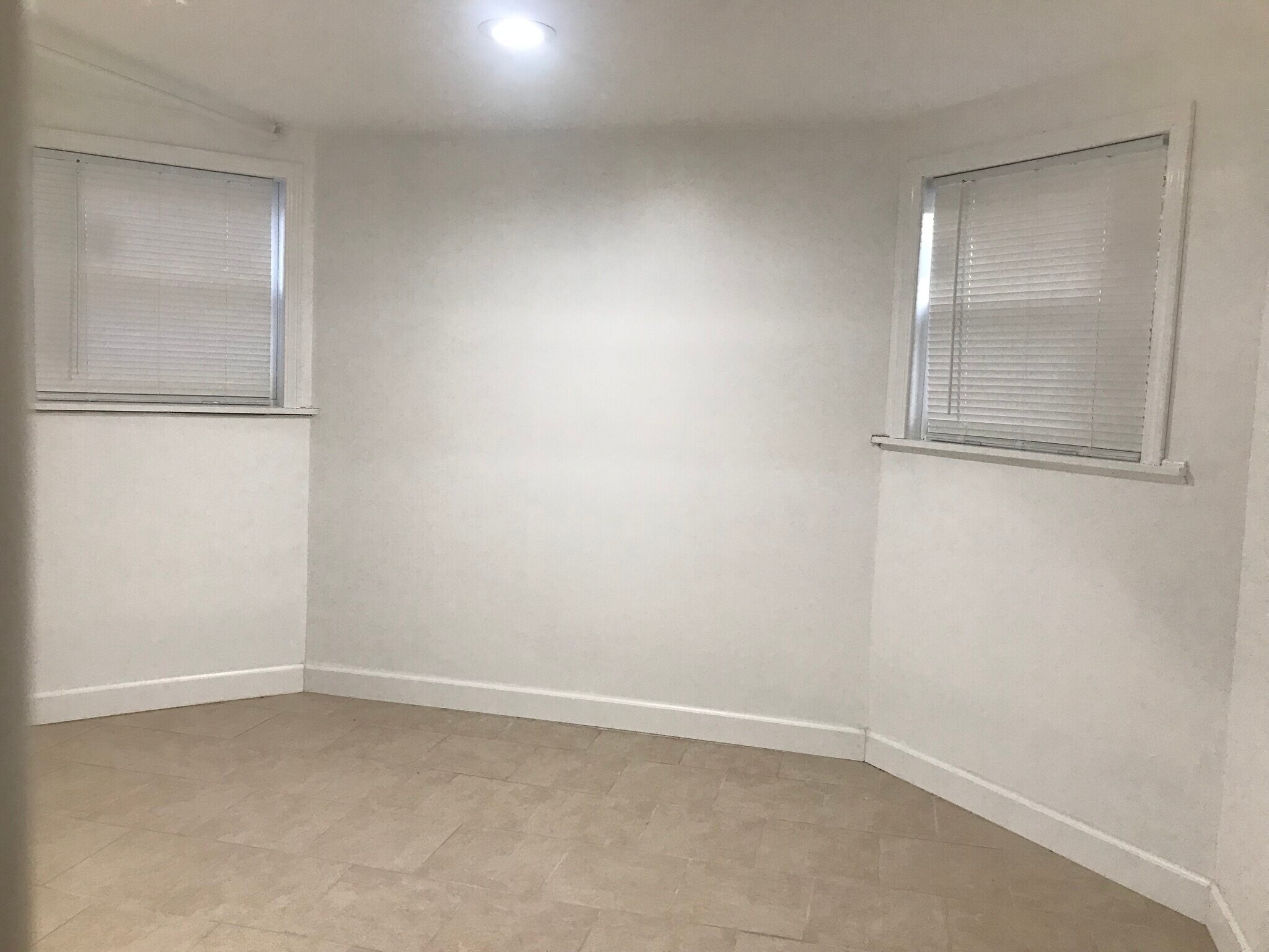 Building Photo - 6644 N Campbell Ave