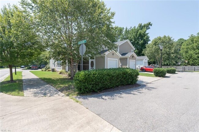 Building Photo - 302 Milton Ct