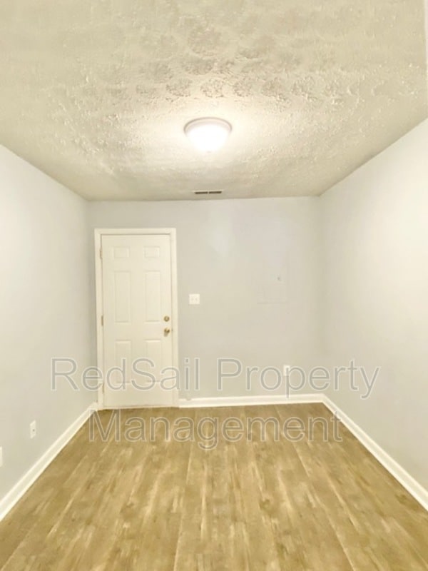 Building Photo - 23 Riverchase Dr