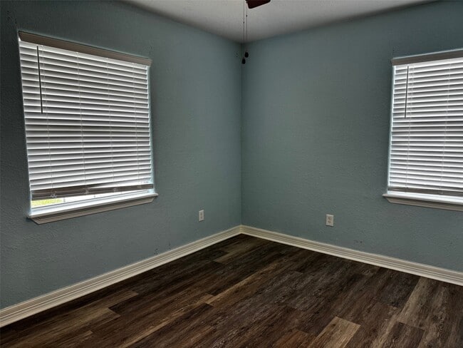 Building Photo - 430 Center Way