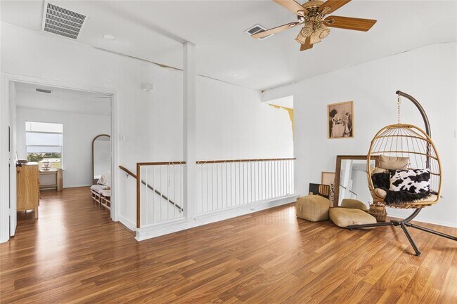 Building Photo - 13524 Lyndon B Johnson St