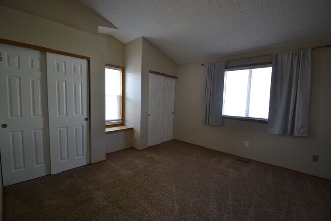 Building Photo - 4 Bedroom Home Available Near COS Airport!
