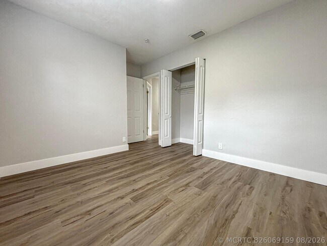 Building Photo - 6720 SW 17th St