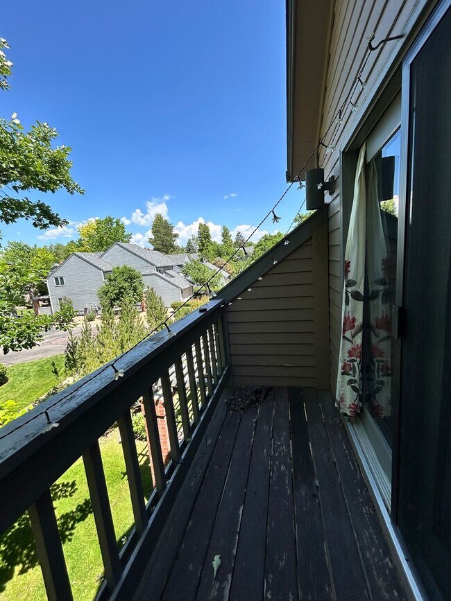 Building Photo - Gorgeous 4 Bedroom Townhome Steps from Boulder Country Club