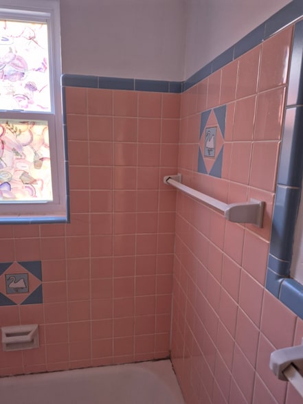 Building Photo - 3131 Mozart Ave