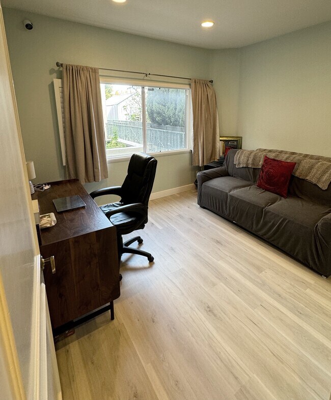 Building Photo - 3645 Cardiff Ave