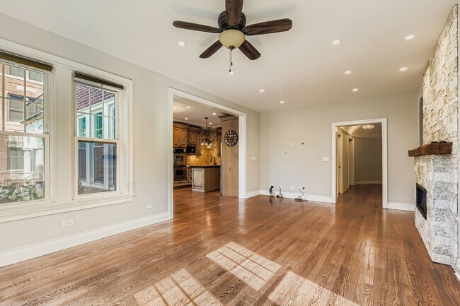 Building Photo - 2946 N Pine Grove Ave
