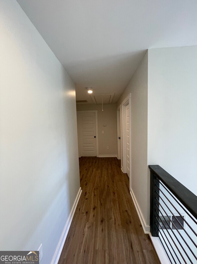 Building Photo - 154 Crestpoint Rd